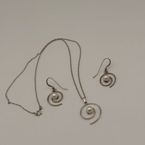 Silver and Pearl Jewelry Set